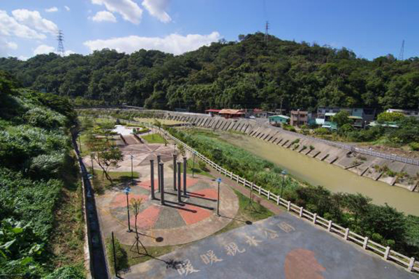 暖暖親水公園有噴泉、水道及城堡 (圖片來源／基隆市政府)