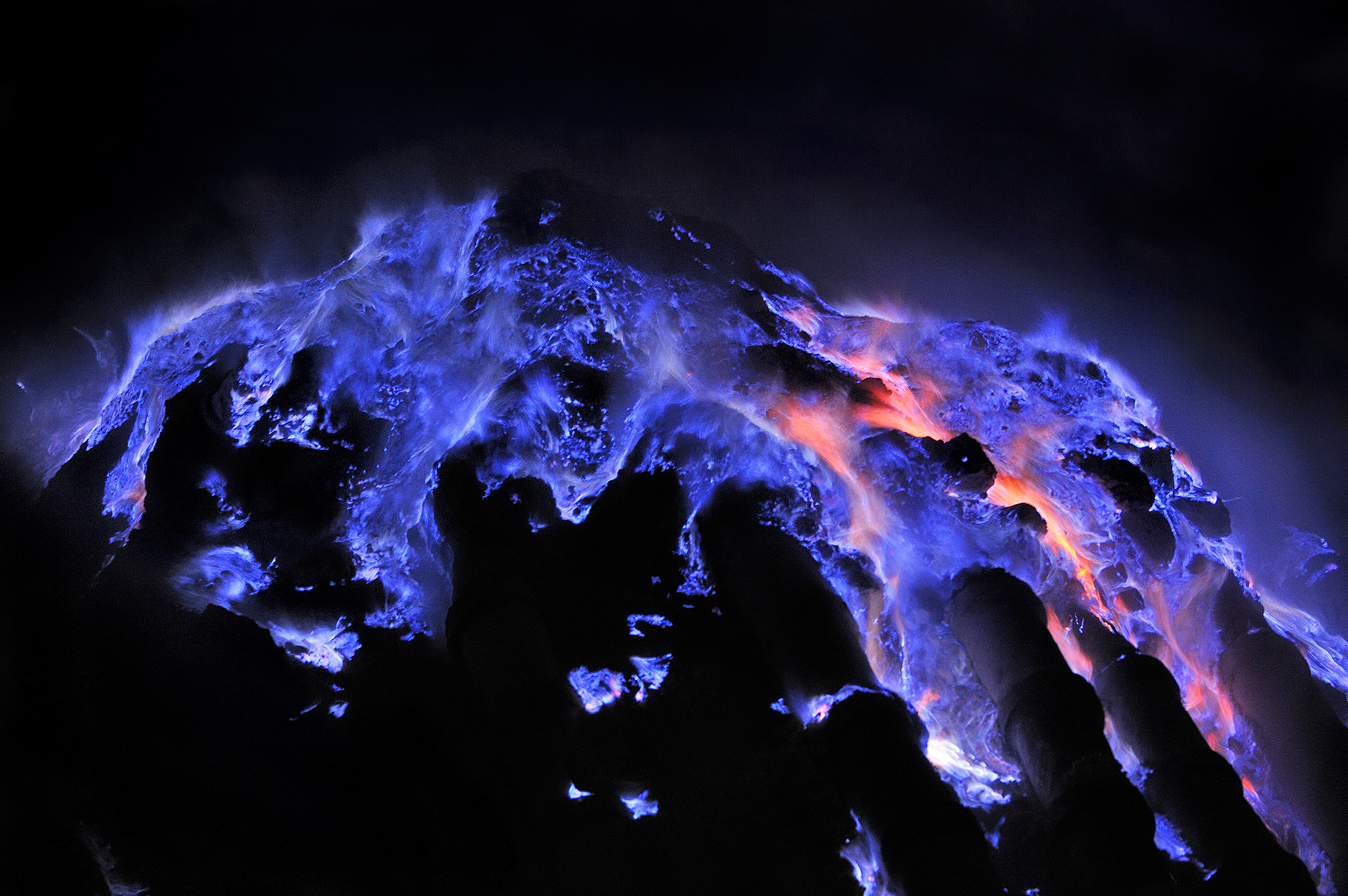 伊真火山 (圖片來源／National Geographic)