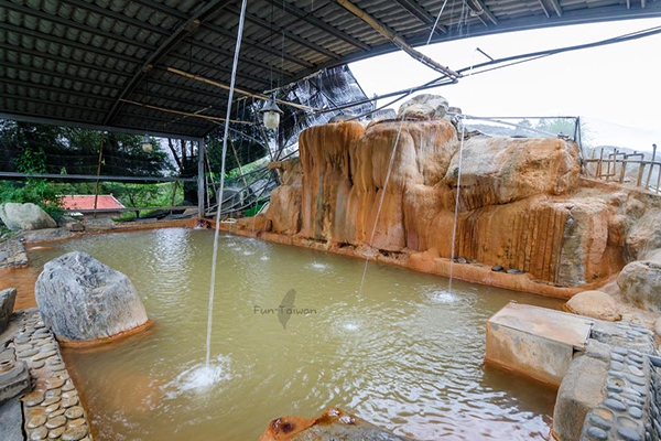 吉祥庭園溫泉有個人湯池、大眾池和戲水區 (圖片來源／吉祥庭園溫泉)