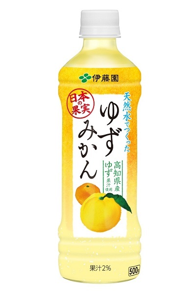 日本の果実天然水製成香柚蜜柑，使用了號稱生產量第一名的高知縣產柚子和愛媛縣產的橘子，香味甚濃 (圖片來源／伊藤園)