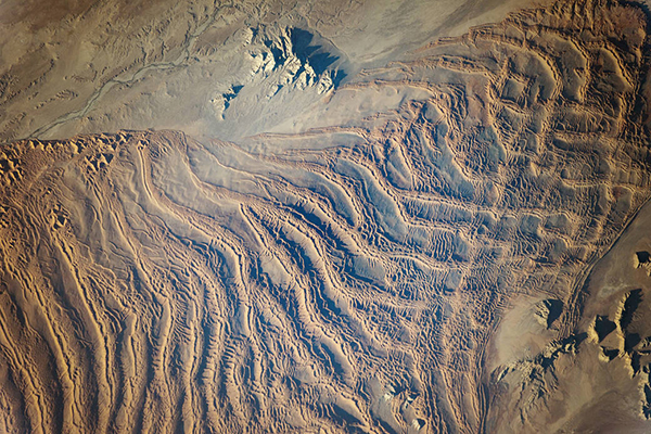 NASA空拍 – 納米比線形沙海 (圖片來源／NASA)
