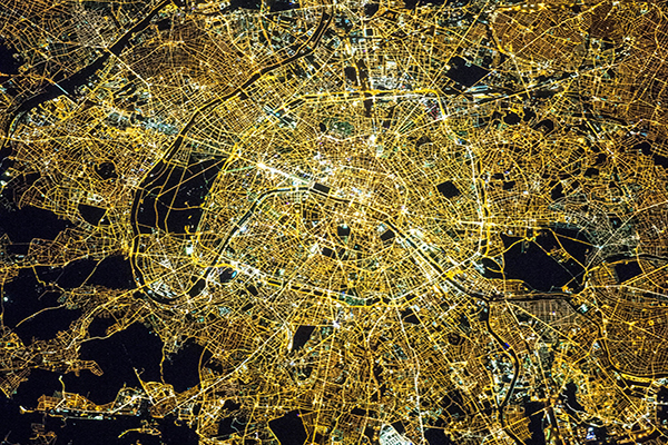NASA空拍 – 巴黎夜晚City of Light (圖片來源／NASA)