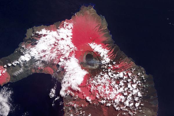 NASA空拍 -厄瓜多加拉巴哥群島上的最高火山 (圖片來源／NASA)