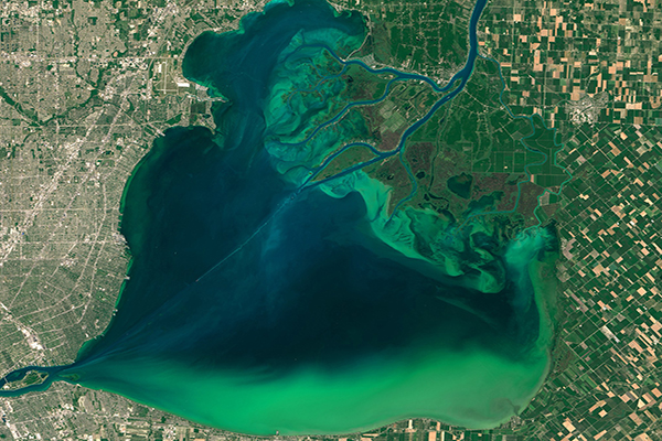 NASA空拍 – 美國與加拿大交界的心形聖克萊爾湖 (圖片來源／NASA)