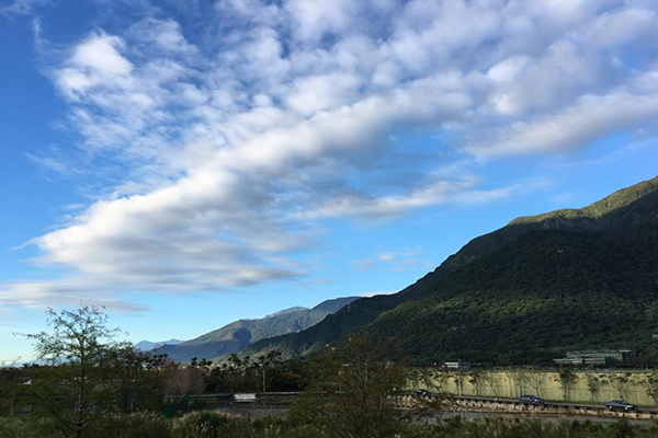 新城鄉遠眺山脈美景 (圖片來源／簡單生活-新城鄉)