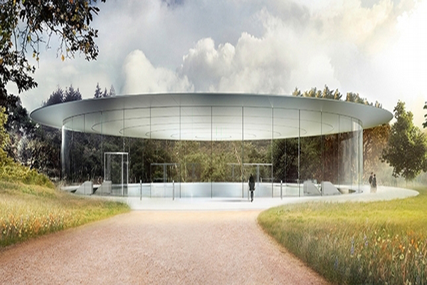 蘋果公司為了紀念創辦人賈伯斯，將總部內位於最高處的山丘上，打造一座圓形劇場 (圖片來源／Apple)