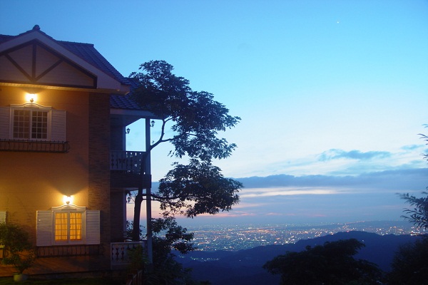 媲美函館百萬夜景  全台最異國度假會館