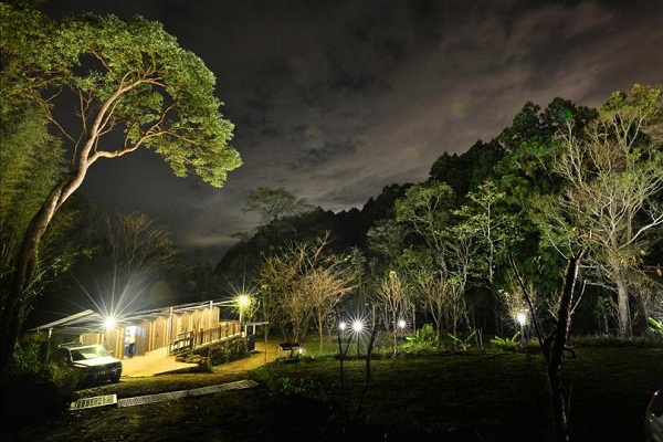 夜晚景緻動人的尖石童話森林露營區 (圖片來源／尖石童話森林露營區)