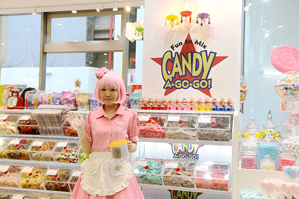 CANDY A☆GO☆GO有從世界採購而來的個性糖果 (圖片來源／心斎橋筋商店街)