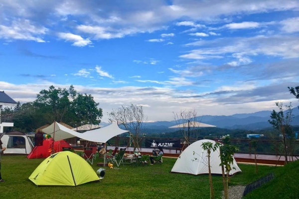 逗點露營區採飯店式管理，充滿峇里島南洋風情 (圖片來源／逗點露營區)