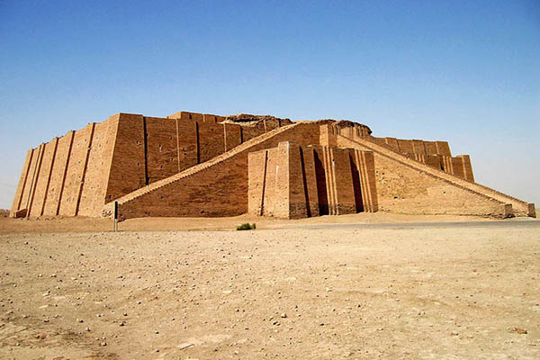 烏爾塔廟位在伊拉克境內南方，是古代美索不達平原上，蘇美王朝時期為獻給月亮女神Nanna所建造，擁有超過4000年以上歷史 (圖片來源／contemporary vietnam)
