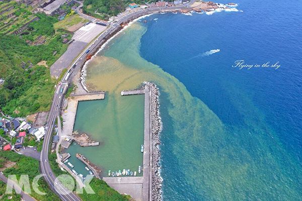 空拍陰陽海絕景  俯瞰台版藍洞之美