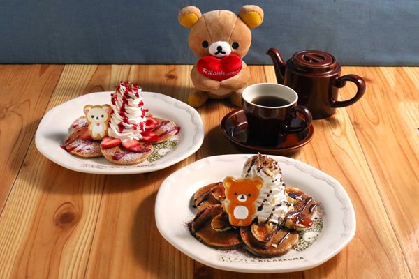 拉拉熊鬆餅有草莓與香蕉巧克力口味，搭配小巧造型餅乾。(圖片來源／Rilakkuma)