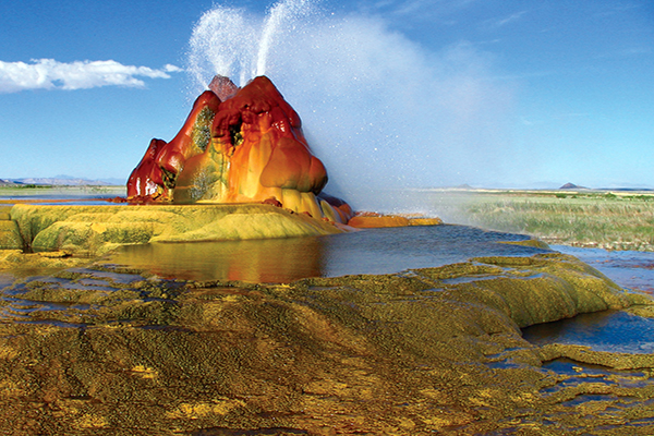 飛噴泉因1964年一座地熱試驗井意外噴發而成 (圖片來源／Wikipedia)