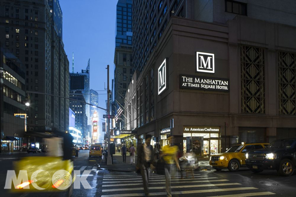 曼哈頓時代廣場飯店，飯店客房住宿每晚可享85折優惠，每晚僅需NT$3,037起。(圖片提供/Hotels.com)