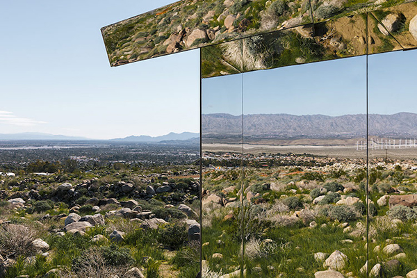 如幻影般的海市蜃樓建築 (圖片來源／Doug Aitken)