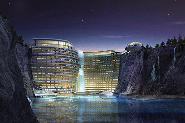 位在上海市附近的冒險五星級渡假村 - 世茂仙境酒店，目前仍在建造中，會於2017年底在一座採石場舊址登場，獨特的地理位置與設計，屆時會有超過370間的房間，與超大人工瀑布，另外會有水下兩層樓，分別為水族館和餐廳 (圖片來源／ImagineChina)