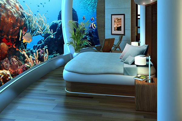 位在斐濟的海神海底渡假村，耗資23億台幣，在海底打造出24間套房，房間的牆壁就是透明強化玻璃，讓旅客彷彿真實置身海底世界生活 (圖片來源／Poseidon Undersea Resort)