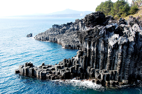 蘊含豐富的火山島地質景觀的世界自然遺產 – 濟州島 (圖片來源／Wikipedia)