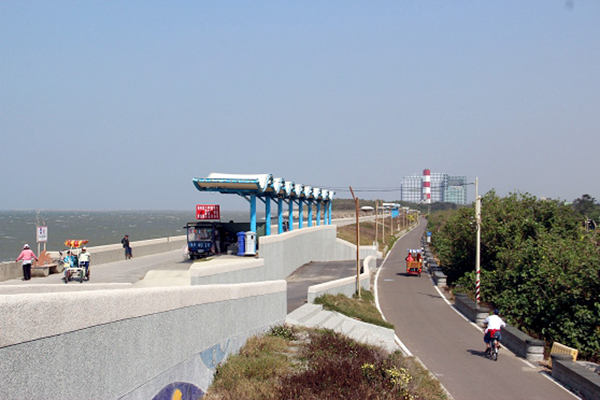 港南運河能遠眺新竹市環保局辦公大樓及沿岸海景 (圖片來源／新竹市政府)