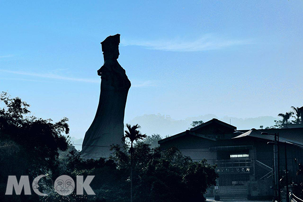 苗栗西湖鄉五龍宮旁的媽祖神像 (圖片提供／黃風)