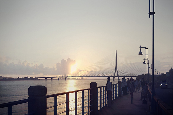 如何將橋身融入夕陽美景之中，成為淡江大橋的設計難題 (圖片來源／Zaha Hadid Architects、MIR)
