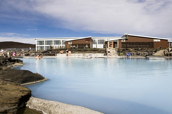 冰島的米湖溫泉，是賞極光的最佳去處之一 (圖片來源／Myvatn Nature Baths)
