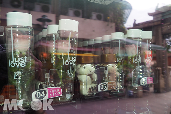 嗜Just花茶販賣機點，水瓶玫瑰、瓶中熊熊等飲品為全球第一台 (攝影／MOOK景點家張盈盈)