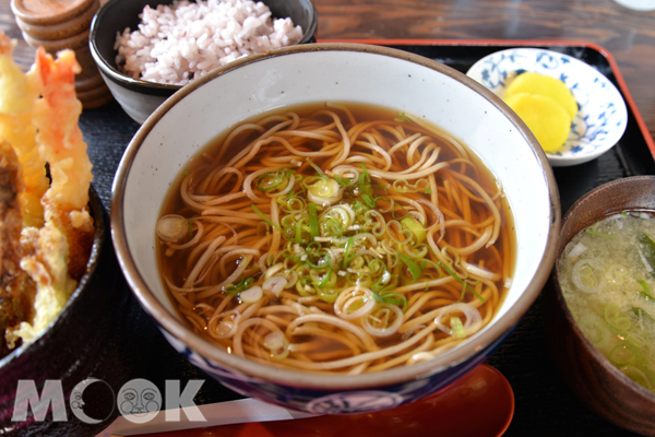 「金澤」的餐桌上除新鮮海產外，四季也出產各式各樣的加賀野菜。(圖片提供/Booking.com繽客)