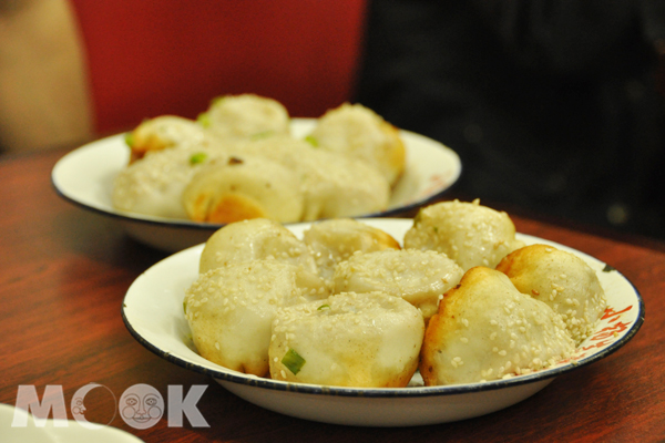被稱為「上海」國民美食的生煎包，絕對是所有旅客到訪必吃的美味。 (圖片提供/Booking.com繽客)