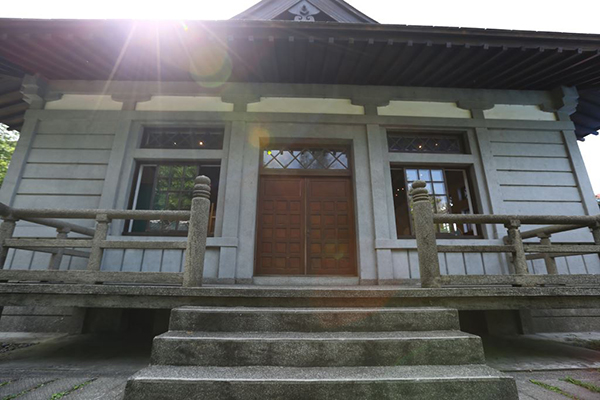 武德殿採傳統日本式建築中的「寺殿式樣」