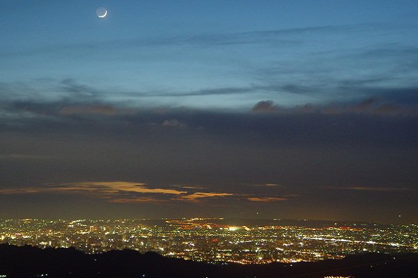 酒桶山休閒農場可以居高臨下的俯瞰星空夜景 (圖片來源／酒桶山休閒農場)