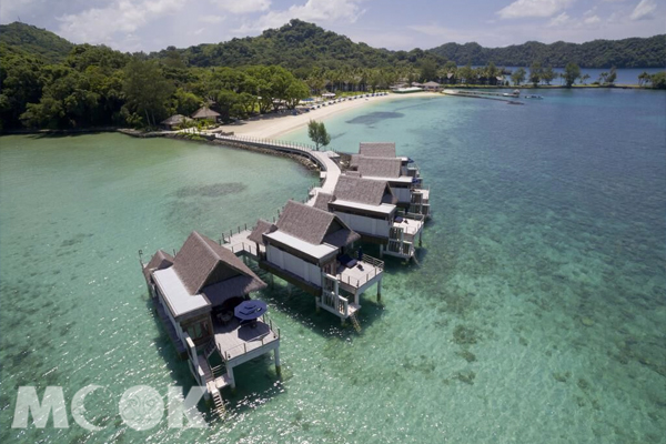 入住「帛琉帕勞太平洋度假酒店」，感受與大海比鄰而居的悠閒風光。(圖片提供/Booking.com)