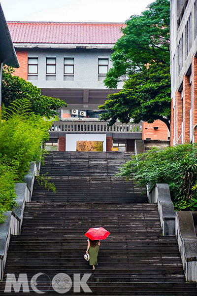 北藝大學校樓梯