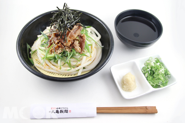 豐盛牛肉冷烏龍麵。(圖片提供/丸亀製麵)