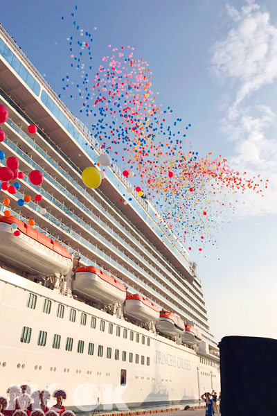 基隆港邊施放4,500顆環保無污染七彩氣球迎接盛世公主號，場面十分壯觀。(圖片提供/公主遊輪)