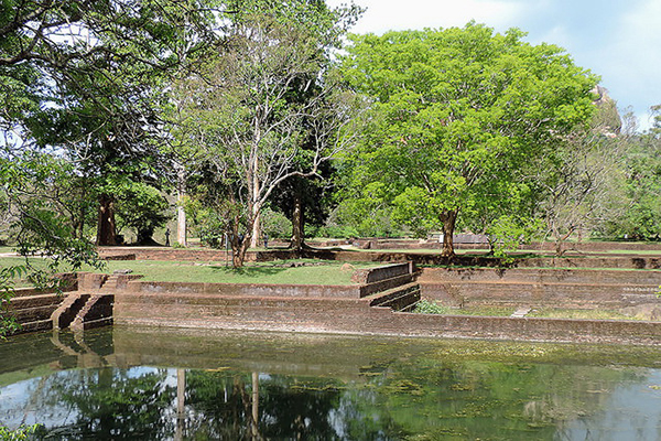 錫吉里耶蓄水池 (圖片來源／Sigiriya、Drriss & Marrionn)