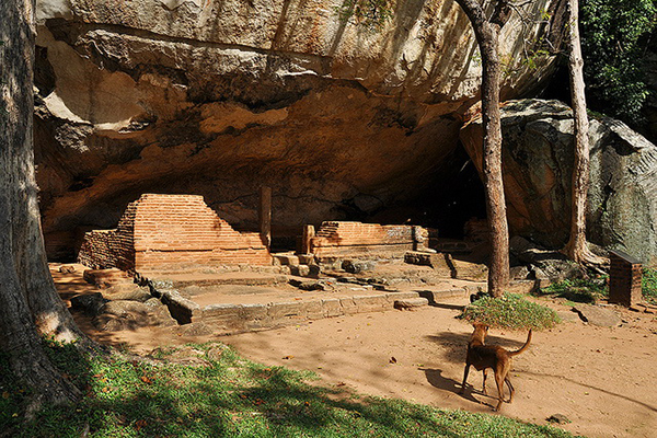 錫吉里耶古代衛浴 (圖片來源／Sigiriya、Drriss & Marrionn)