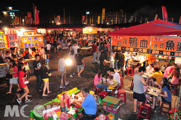 熱鬧的花園夜市。( 圖/MOOK )