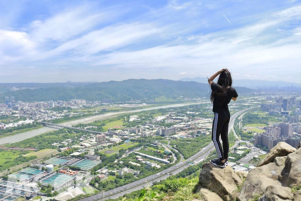 腳下懸空人氣熱拍  台北三大懸崖景點