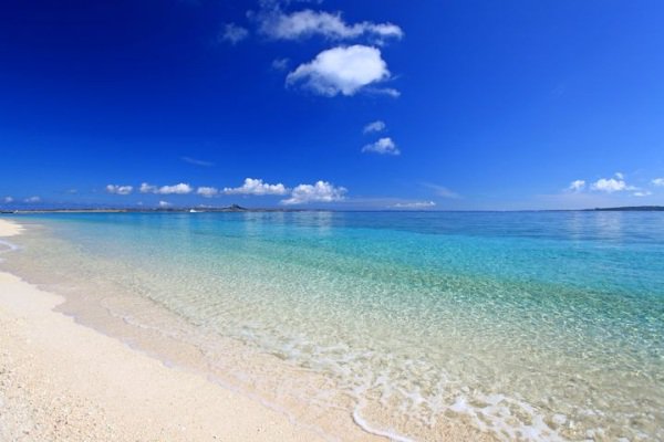 沖繩美麗的細白沙灘 (圖片來源／Okinawa Travel Info)