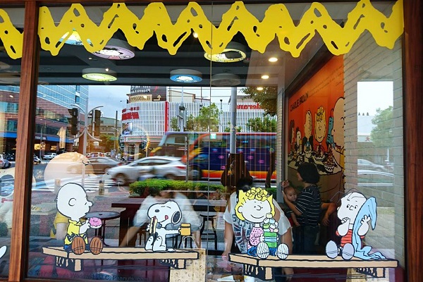 高雄店為全台第一家(圖 / Charlie Brown Café)