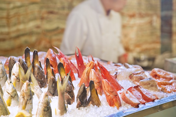 LV森林百匯採以最新鮮肥美的海鮮提供給饕客（圖／THE LIN HOTEL）