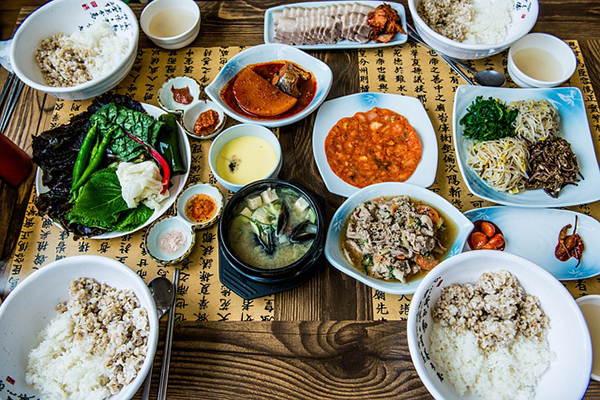 韓國十大用餐禮儀須知 (圖／pixabay)