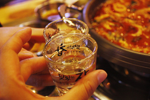韓國用餐禮儀須尊重長輩 (圖／pixabay)