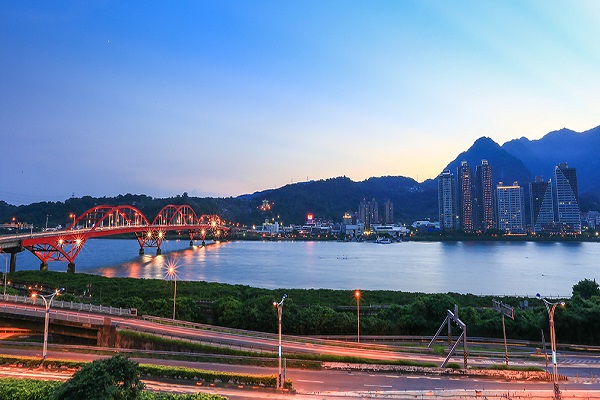 關渡大橋的夜景是許多愛好攝影者取景之地（圖／新北市政府觀光旅遊局）