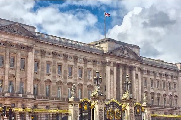 倫敦的白金漢宮是英國君主位於倫敦的主要寢宮及辦公處（圖／yashiki3t）