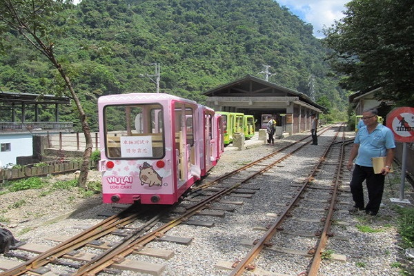 烏來台車確保安全無虞後才上路，新台車將會讓大家耳目一新。(圖 / 新北市政府)