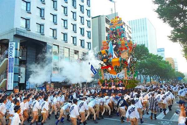 博多祇園山笠祭每年都會打造全新山笠，反映每個時代的歷史（圖／TORAMEGA Inc.）