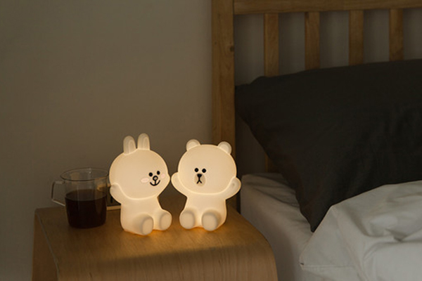 Line熊大與兔兔的療癒夜燈 (圖／LineStore Korea)